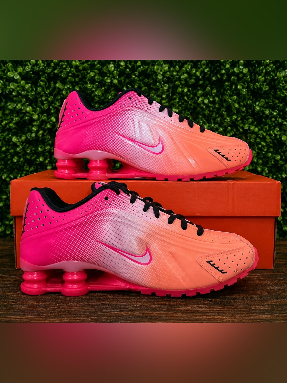 NEW IH2343-600 Nike Shox R4 Hyper Pink Atomic Pink Women's 7.5